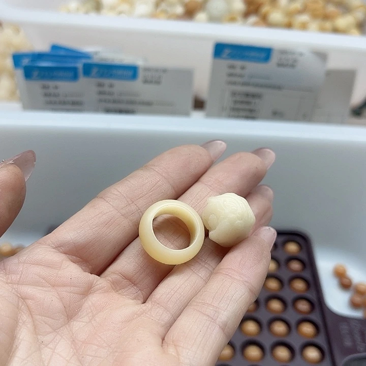 白玉菩提吊坠精品雕刻两颗