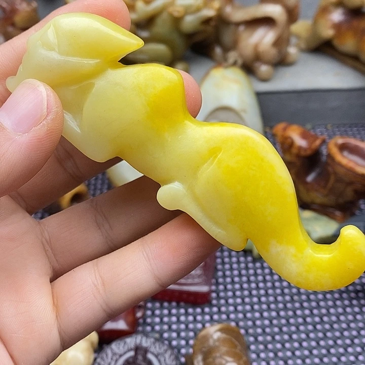 未镶嵌蛇纹石玉颈饰