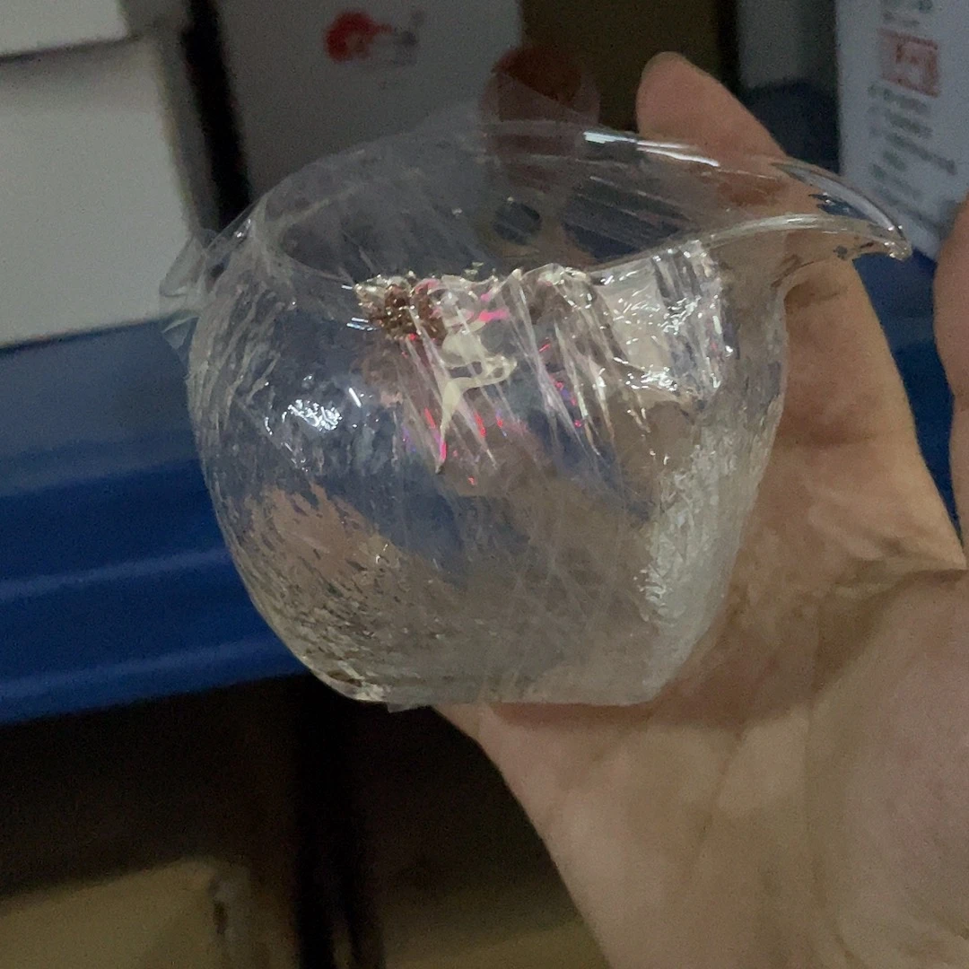 搪瓷杯子里还有很多东西