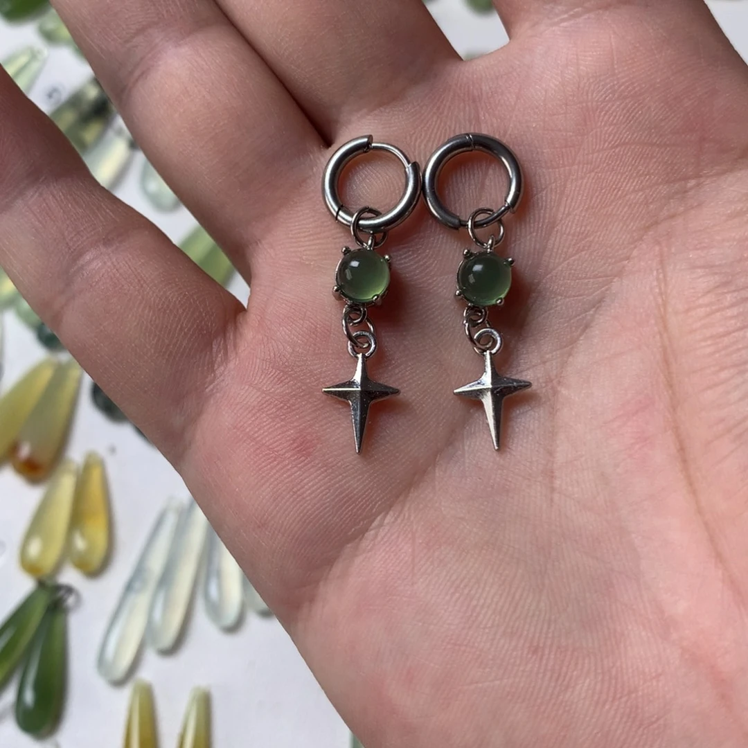 蛇纹石玉未镶嵌耳坠