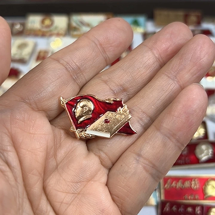 其他普通金属天****鹰纪念章