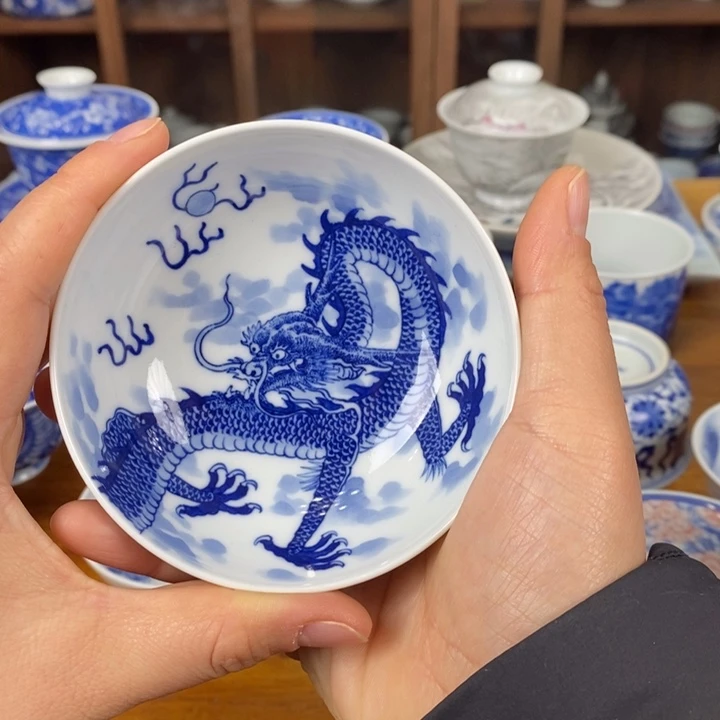 青花手绘龙纹普洱杯