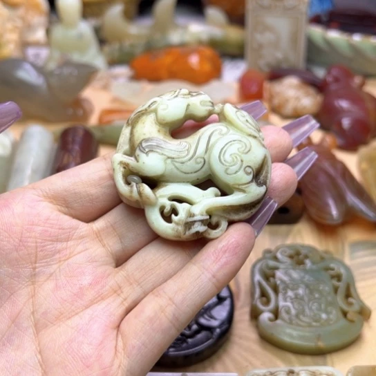 蛇纹石玉未镶嵌颈饰