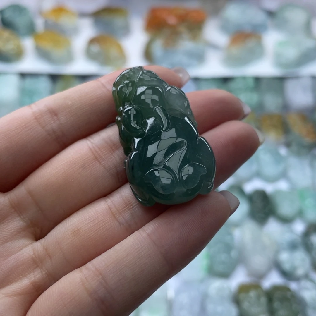 颈饰未镶嵌翡翠貔貅