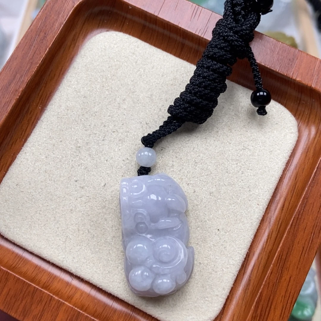 翡翠未镶嵌颈饰霸王