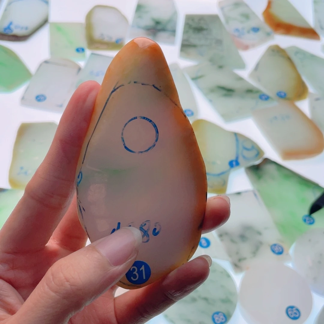 笑***风未镶嵌定制翡翠大日如来定制的