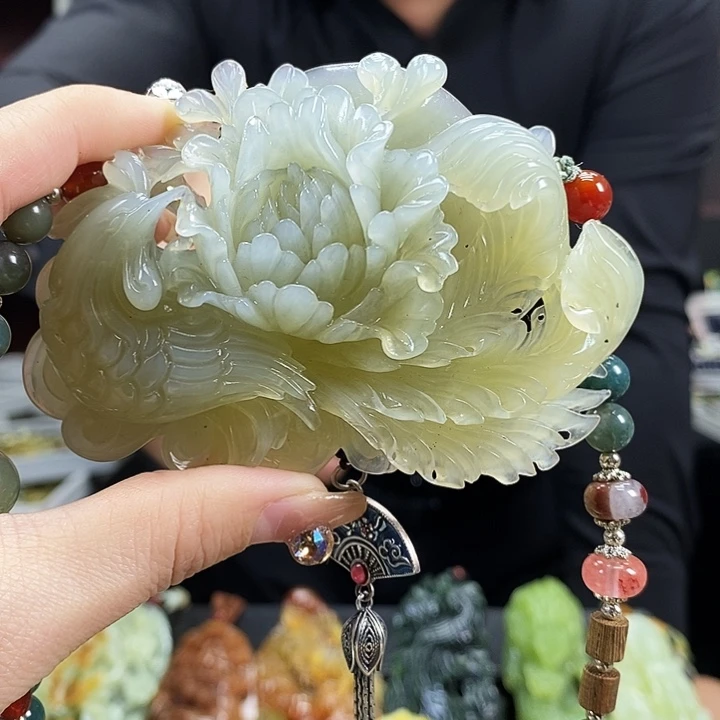 蛇纹石玉吊坠未镶嵌