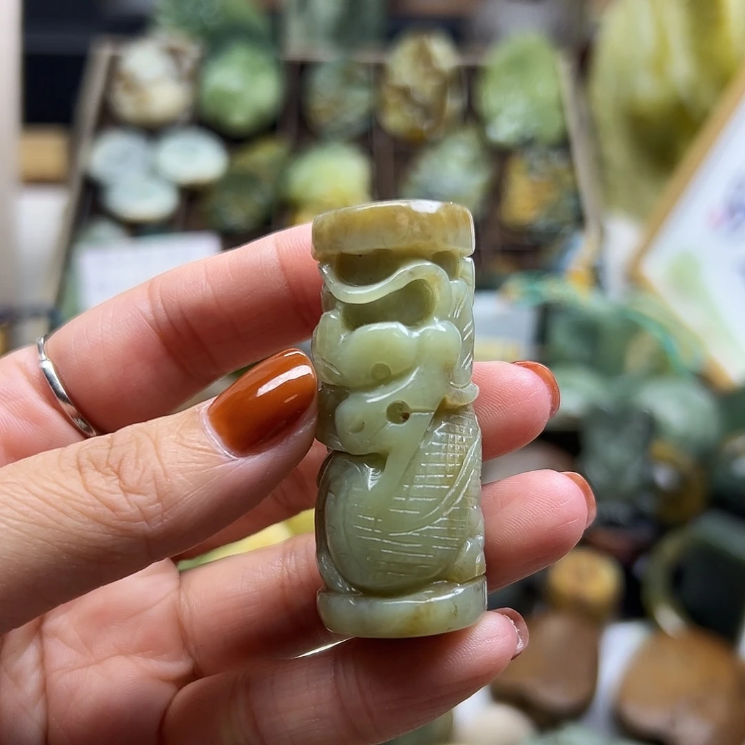 岫岩老玉（透闪石质玉）未镶嵌颈饰老玉龙柱