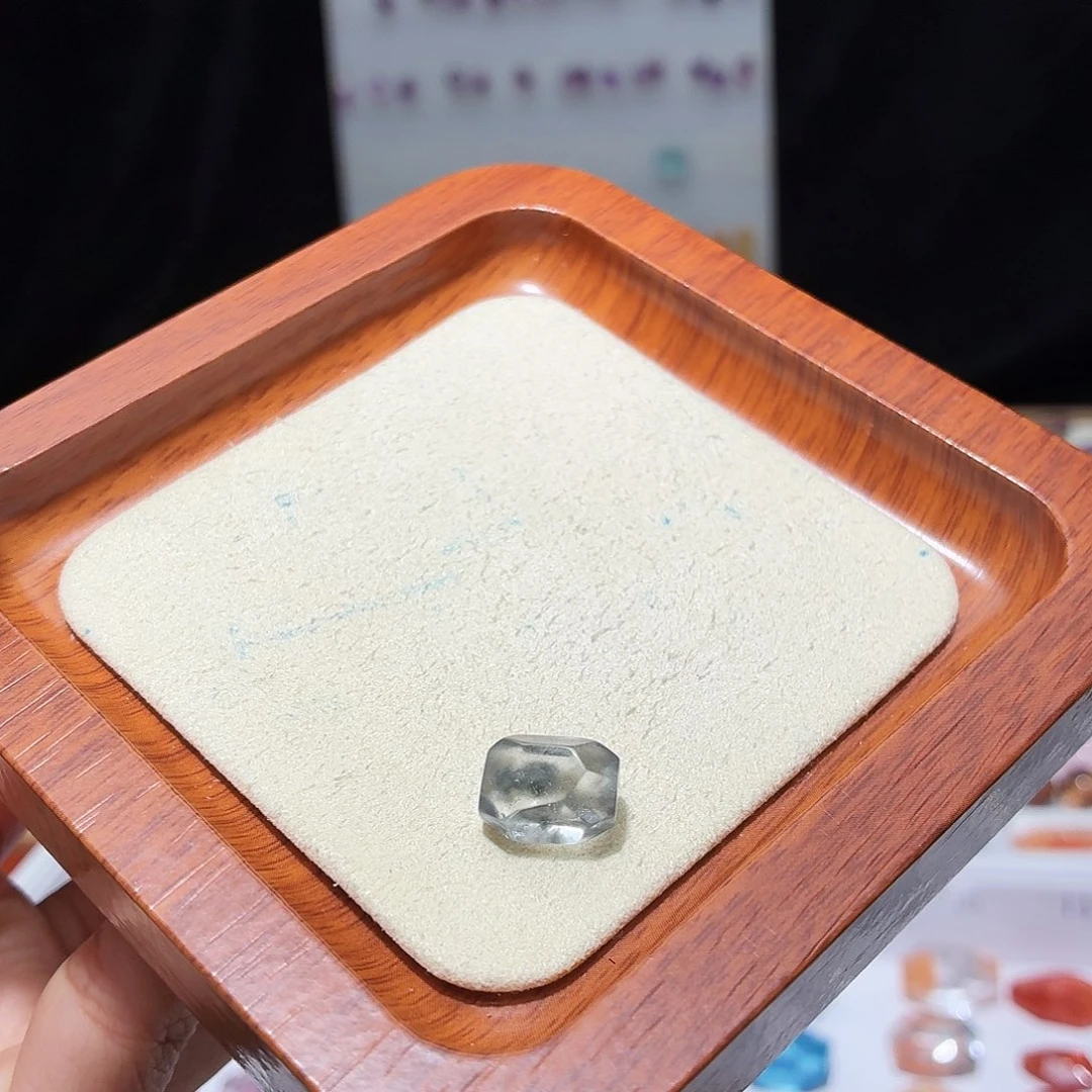 未镶嵌水晶吊坠(不含链)蓝灰兔毛随形打孔定制不退换