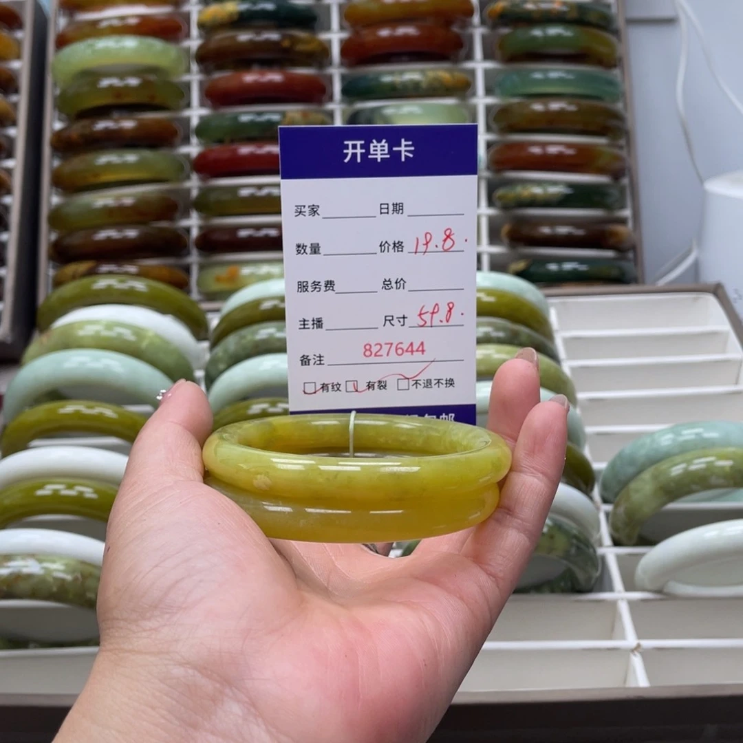 蛇纹石玉未镶嵌手镯夏**風