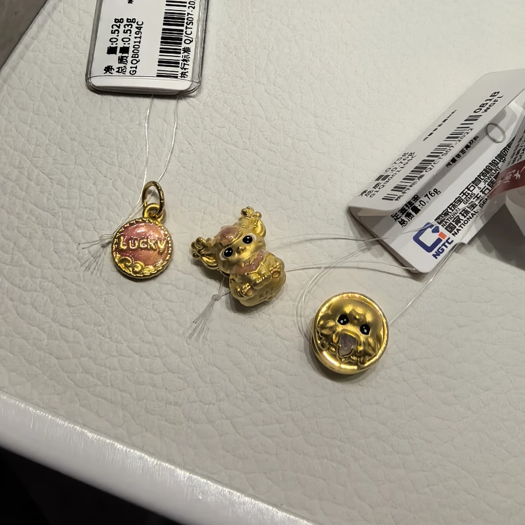 周大生足金吊坠腕美