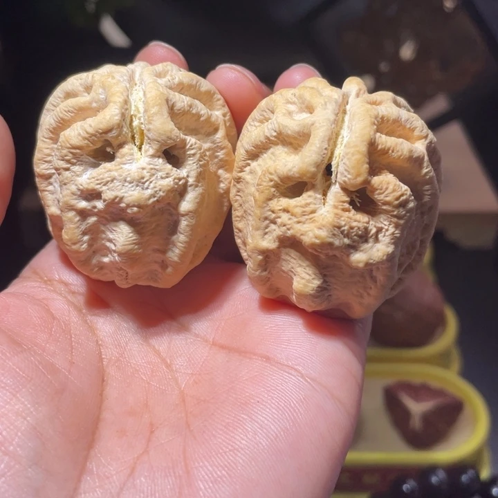 文玩核桃吊坠粗筋牛魔王鬼脸核桃