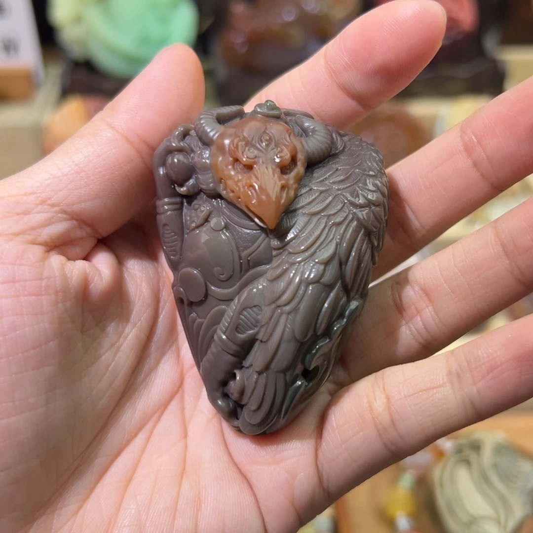 猪***朱石英质玉未镶嵌颈饰