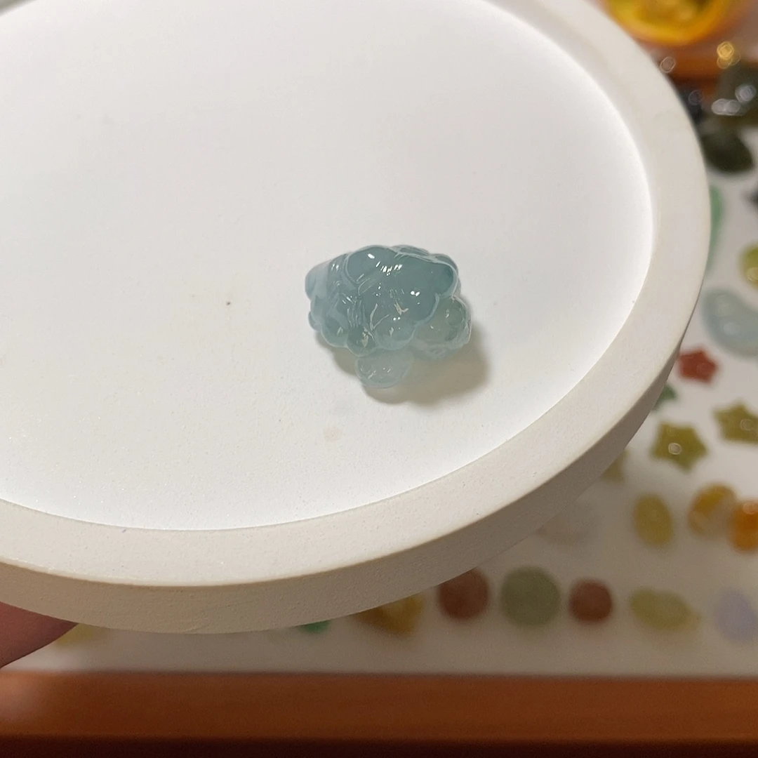 翡翠未镶嵌颈饰海龟