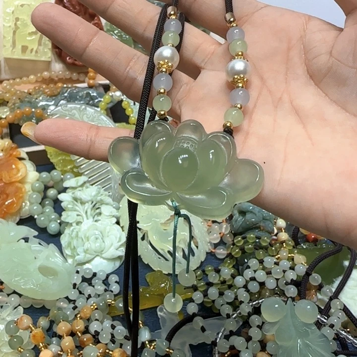 未镶嵌蛇纹石玉吊坠?*姐
