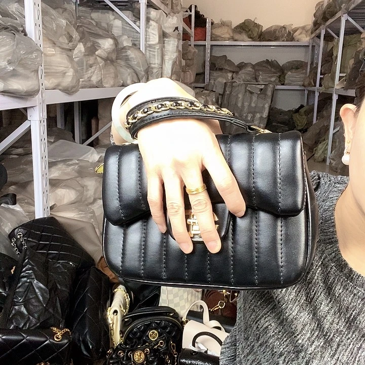 蚕丝小牛剖层皮革PU