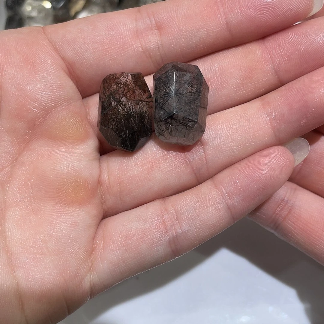 水晶珠宝半成品未镶嵌小**忧打孔，不退不换