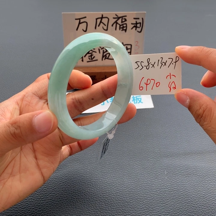 翡翠手镯未镶嵌翡翠手镯