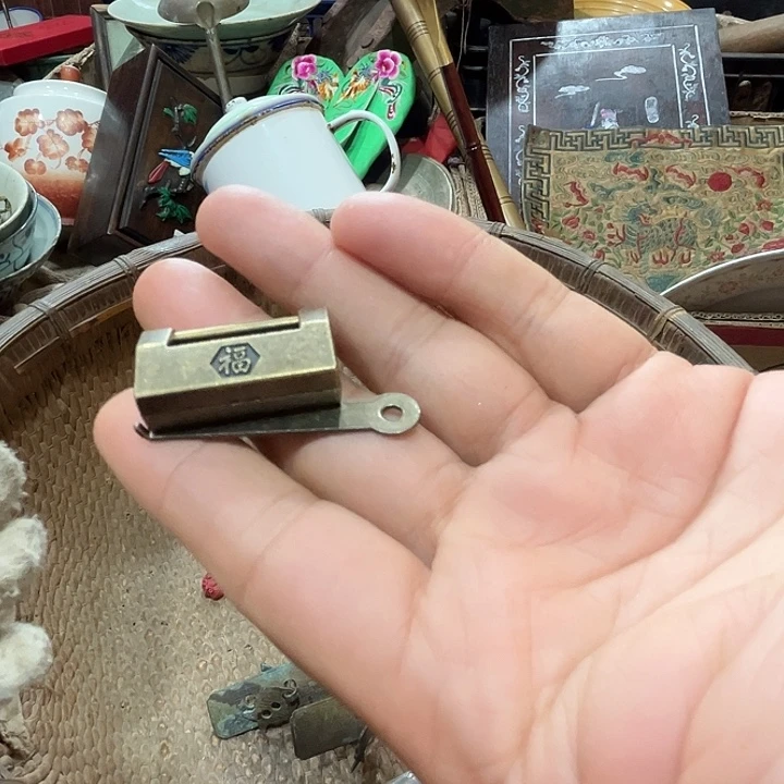 朝***。瓷片铜工艺品热卖中