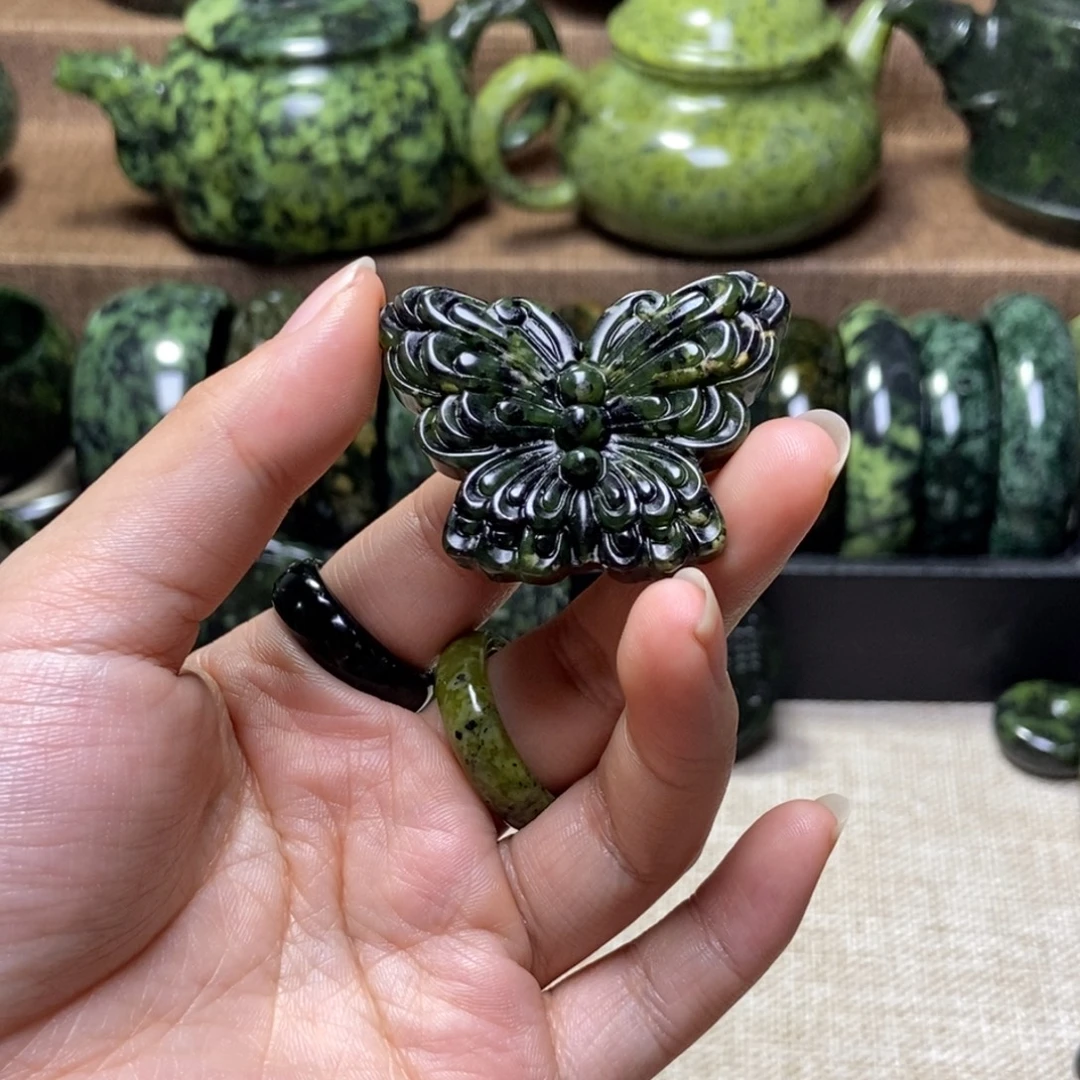蛇纹石玉未镶嵌药王石吊坠