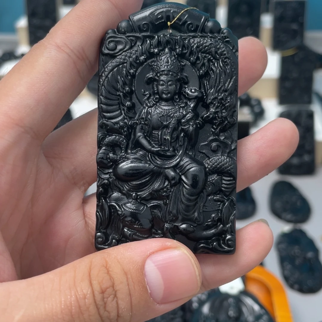 德***文未镶嵌蛇纹石玉吊坠