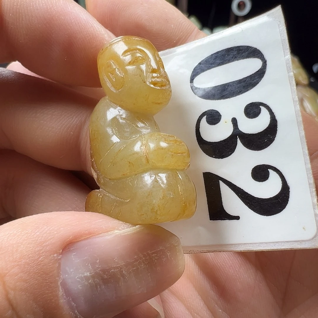 和田玉未镶嵌把件