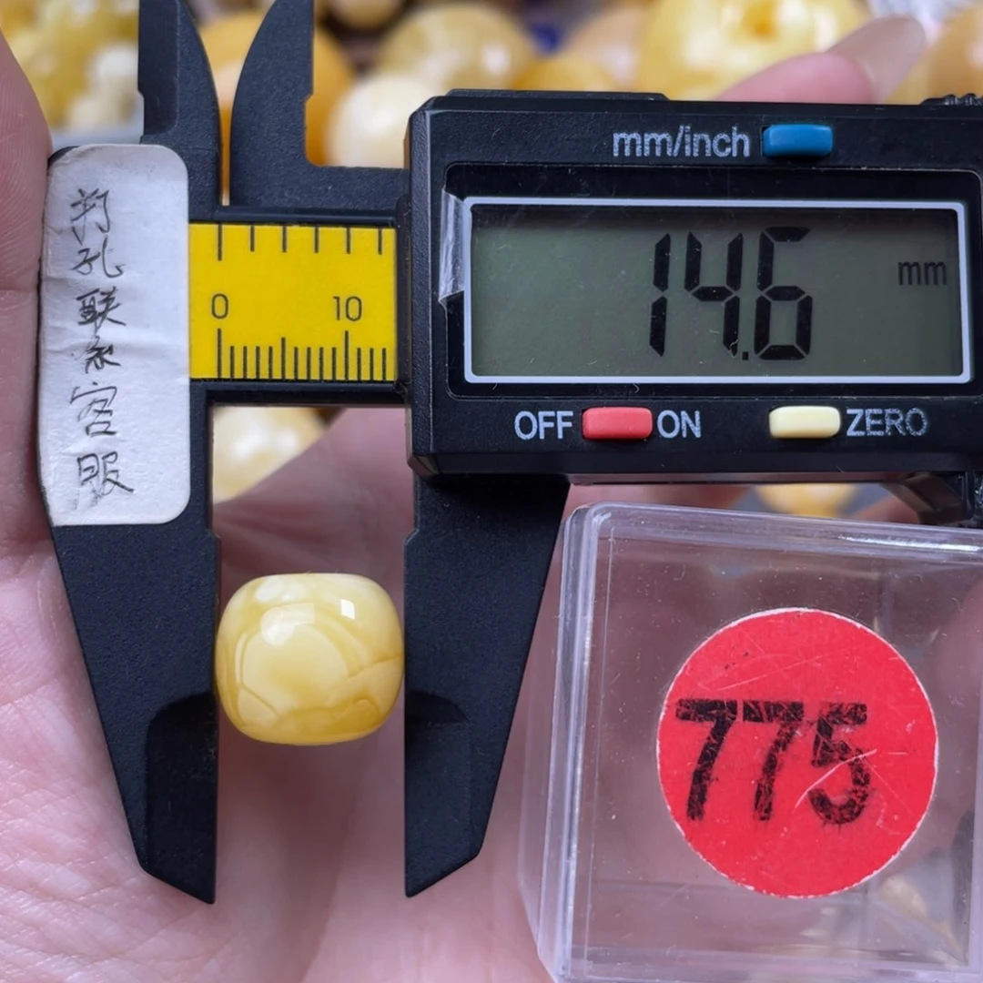 蜜蜡未镶嵌珠宝奇石
