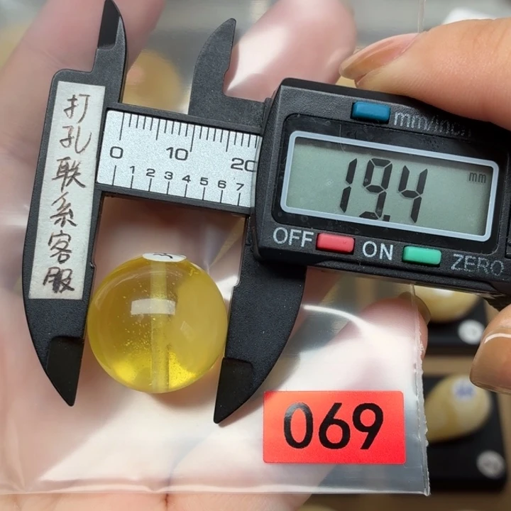 蜜蜡未镶嵌裸石微瑕带金沙