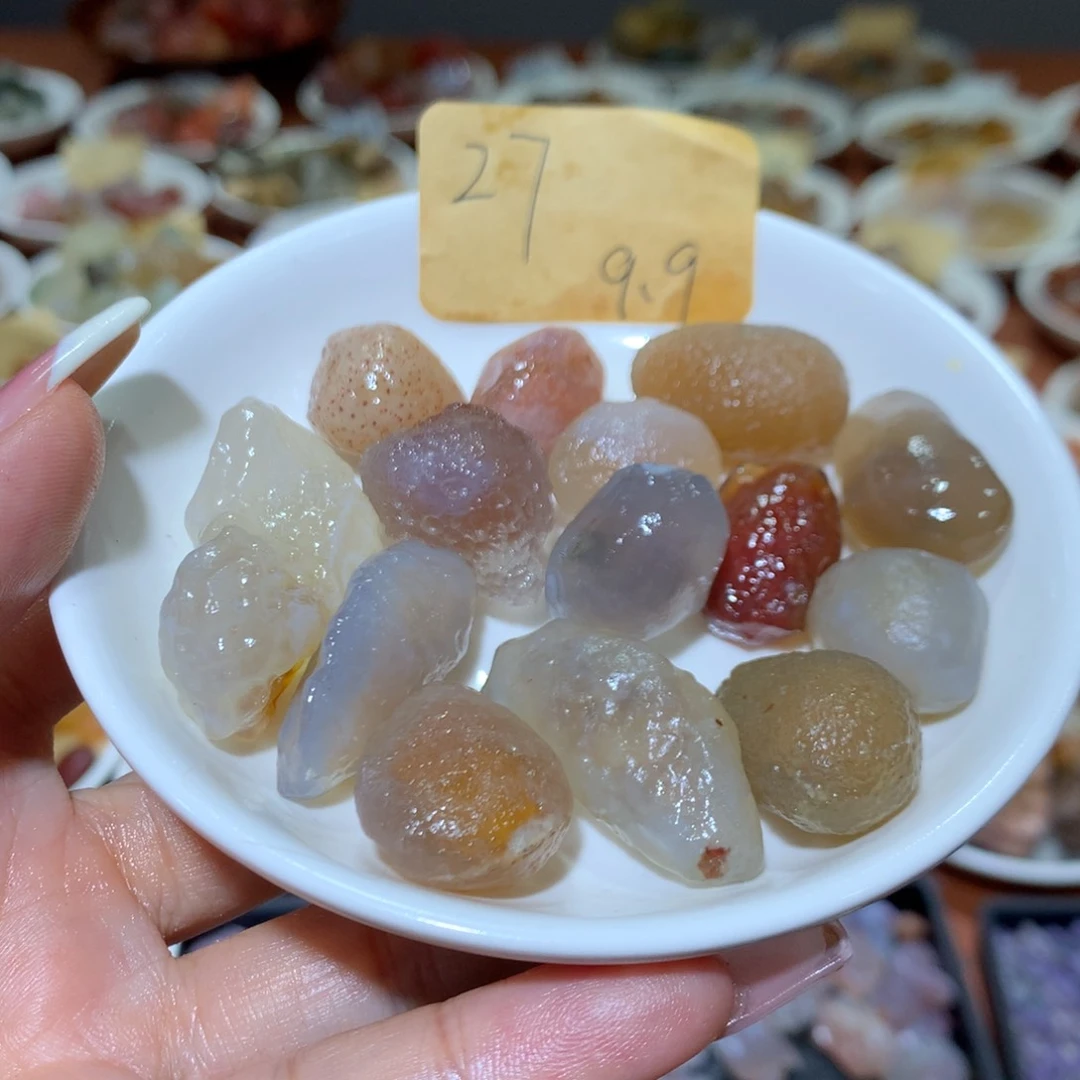 玛瑙石雕刻精美精巧