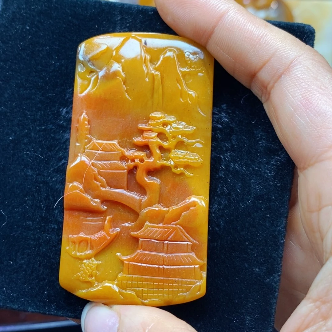 未镶嵌石英质玉（黄龙玉）颈饰