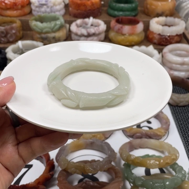 石英岩玉手镯未镶嵌