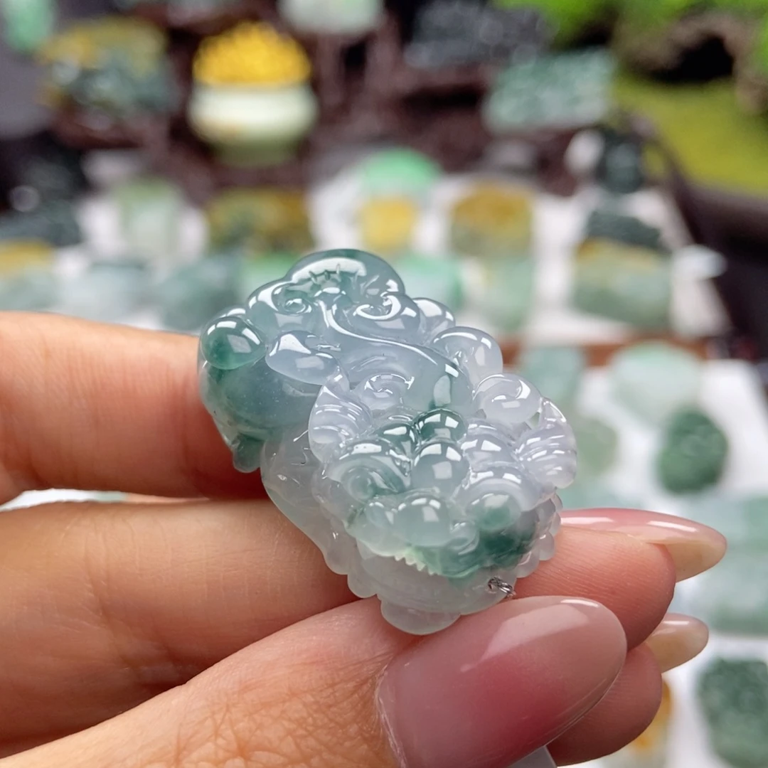 翡翠未镶嵌颈饰A11 高冰飘花含珠貔貅