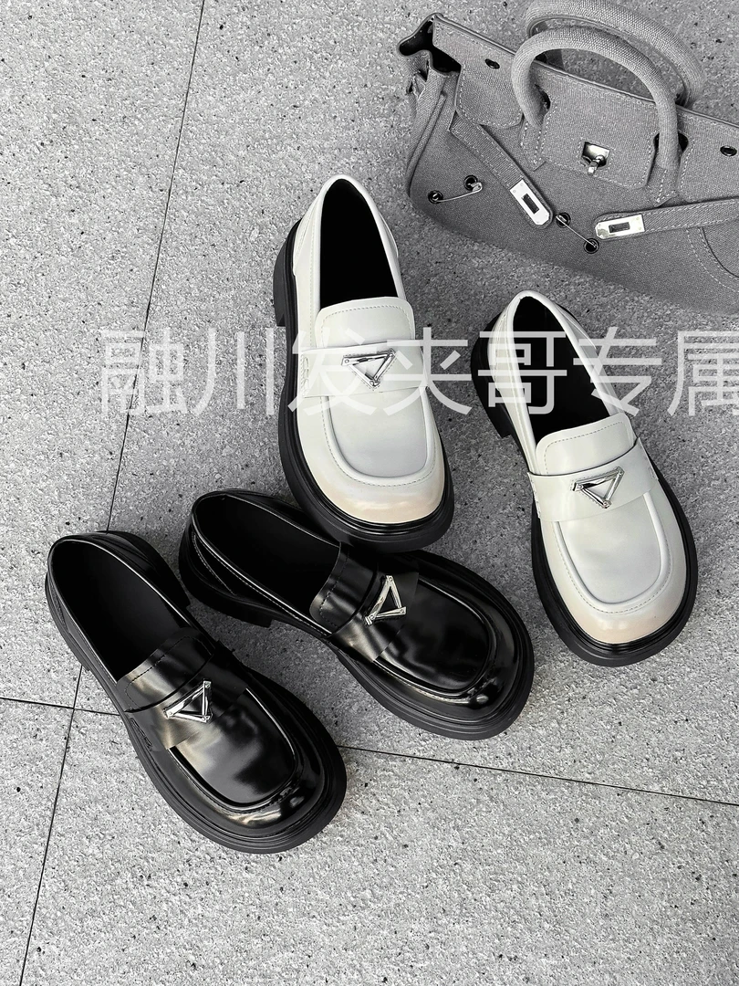 （律动）2025新款厚底一脚蹬复古小皮鞋三角标英伦风乐福鞋9110-1