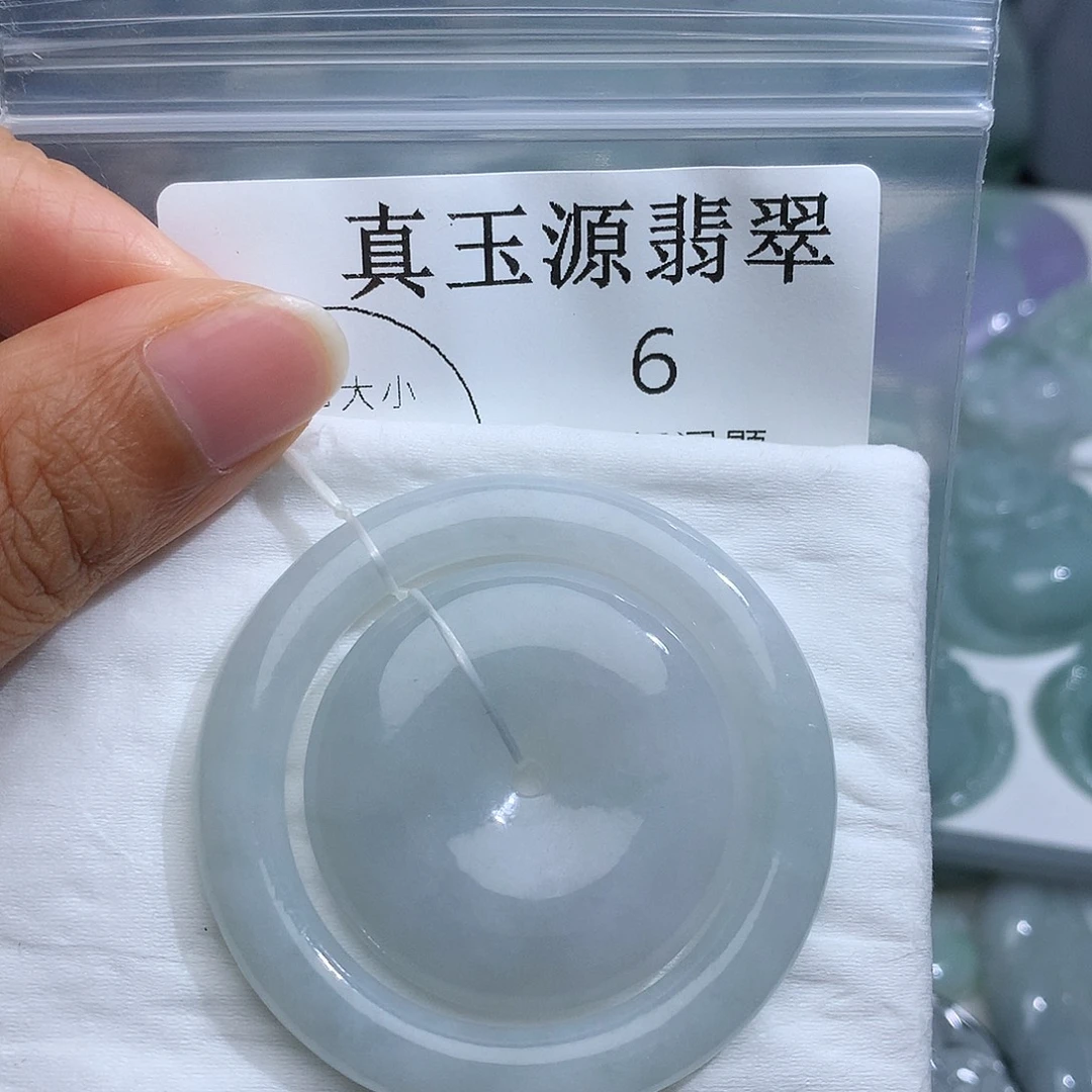 颈饰未镶嵌翡翠6。
