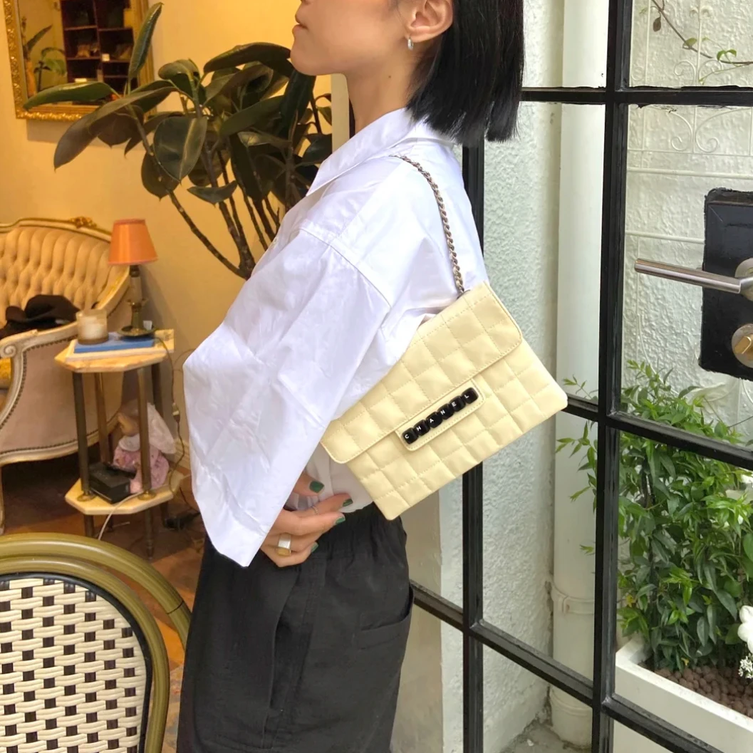 95新 Chanel/香奈儿 chanel奶黄色冰格键盘扣链条斜挎包