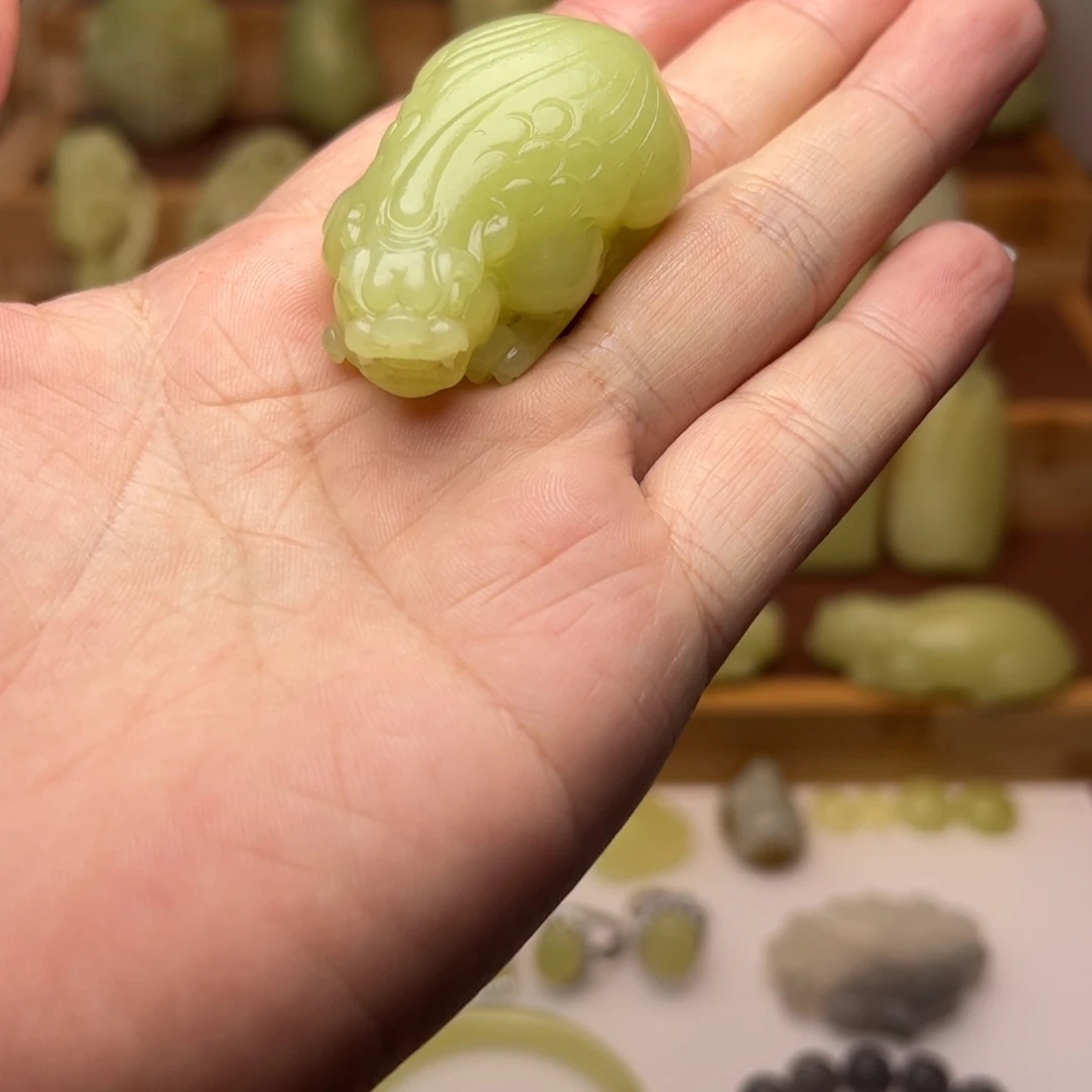 用***6和田玉（黄玉）未镶嵌颈饰