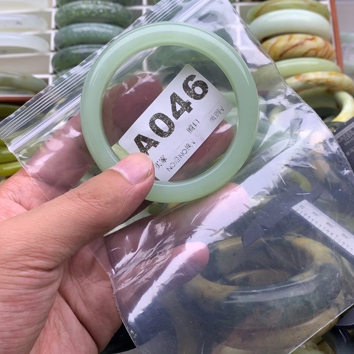 一***花蛇纹石玉合金手镯