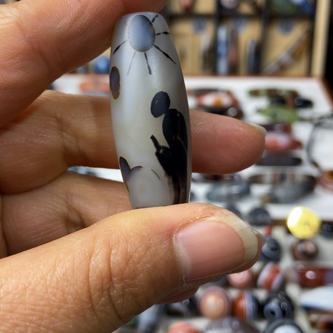 未镶嵌颈饰玛瑙/玉髓恒**?