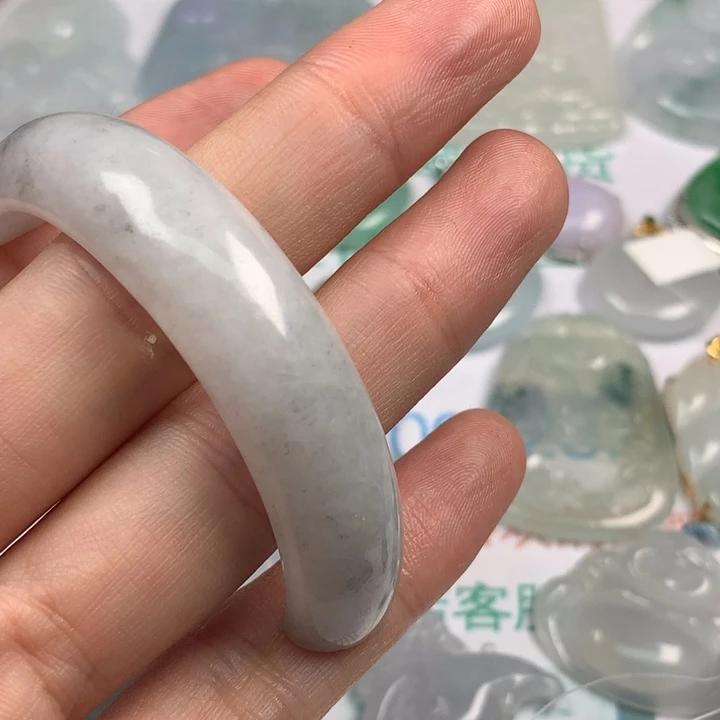 用***？颈饰未镶嵌翡翠翡翠
