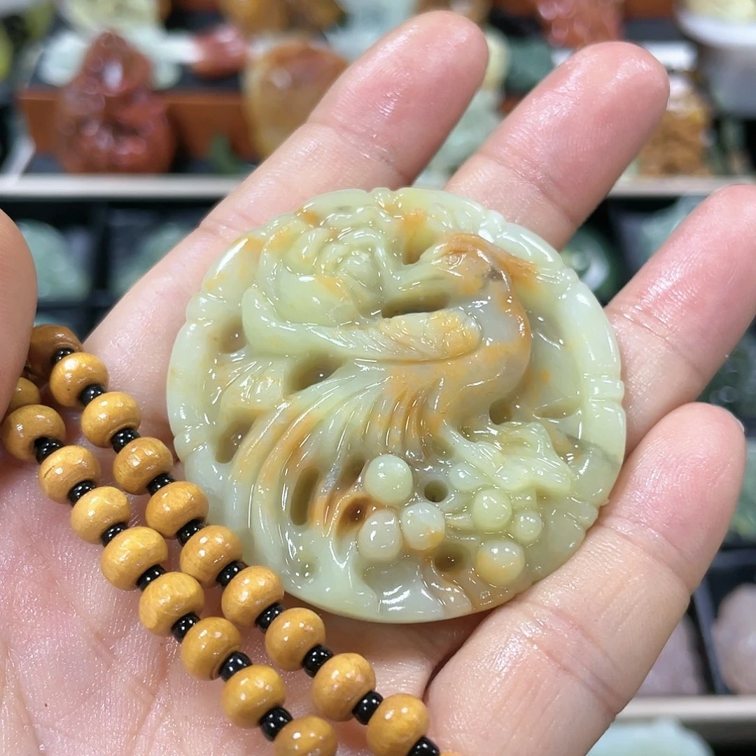 蛇纹石玉颈饰合金