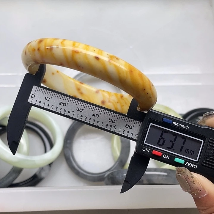 蛇纹石玉未镶嵌手镯256