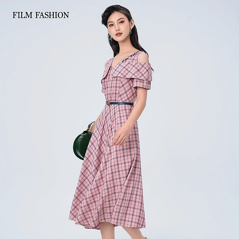 一电影一时装夏季新款复古气质露肩V领格子连衣裙女士FFRL124303