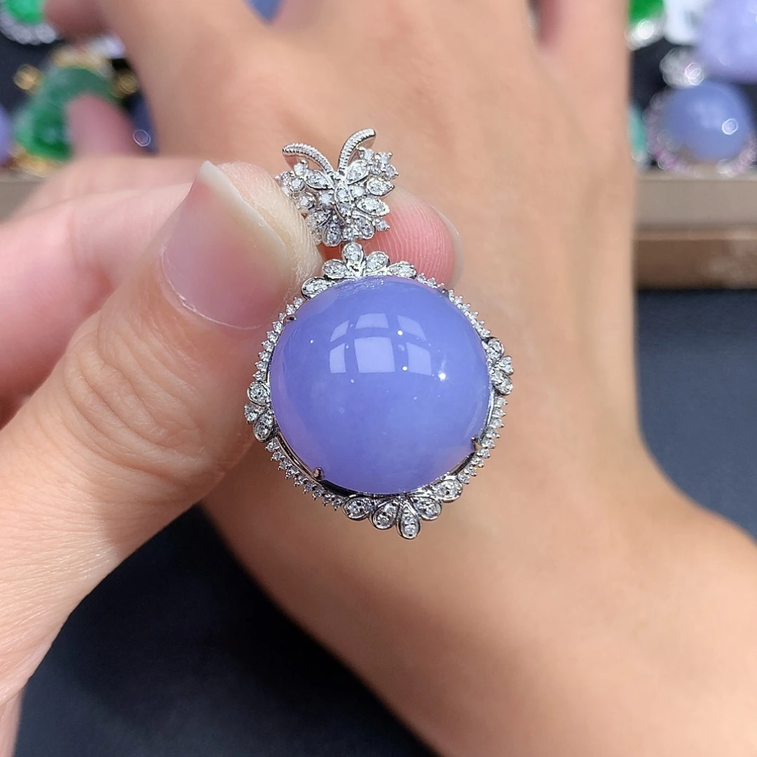 颈饰18K金镶嵌翡翠