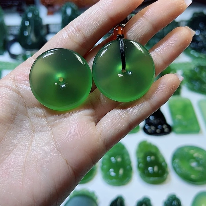 蛇纹石玉未镶嵌颈饰快*哥