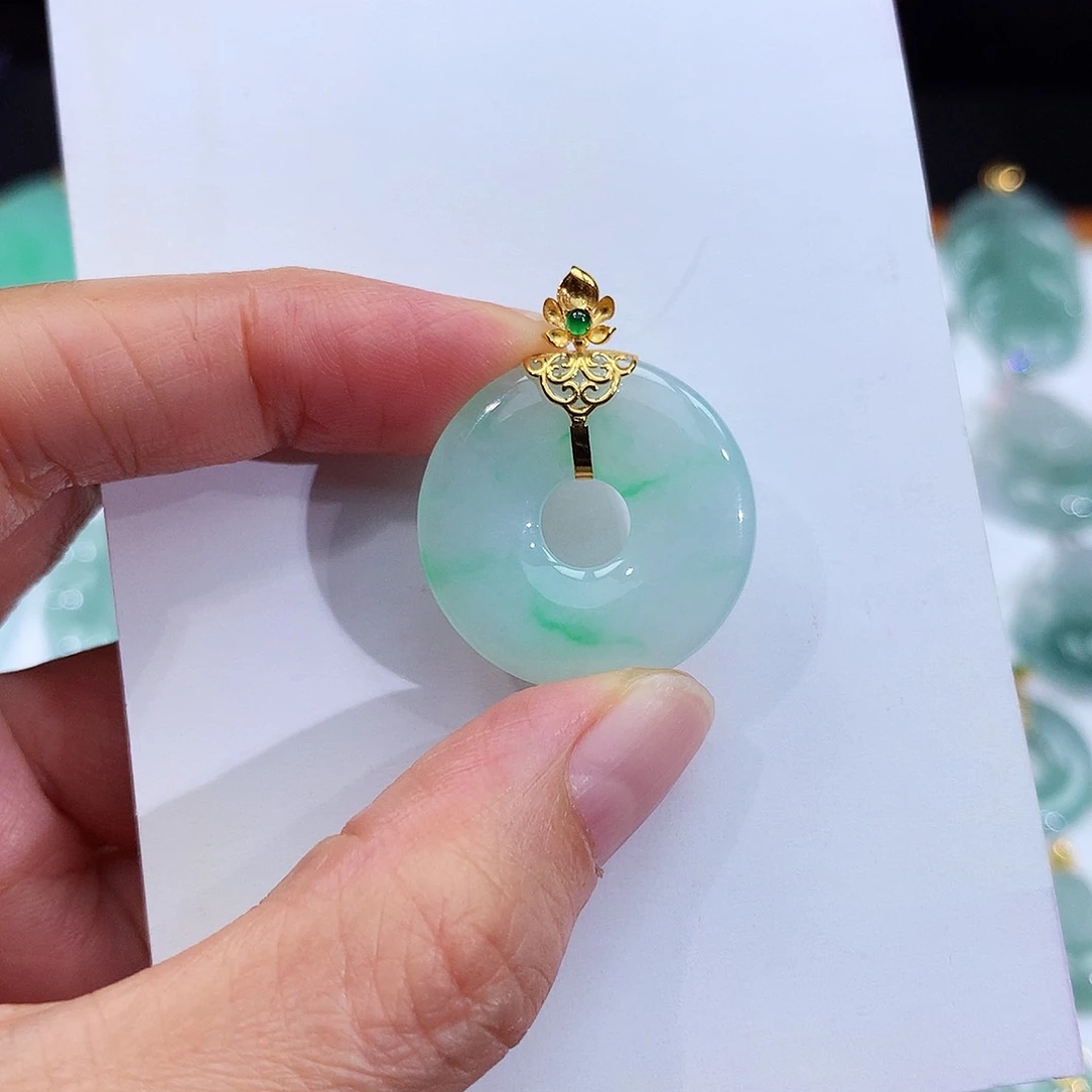 翡翠18K金镶嵌颈饰翡翠吊坠