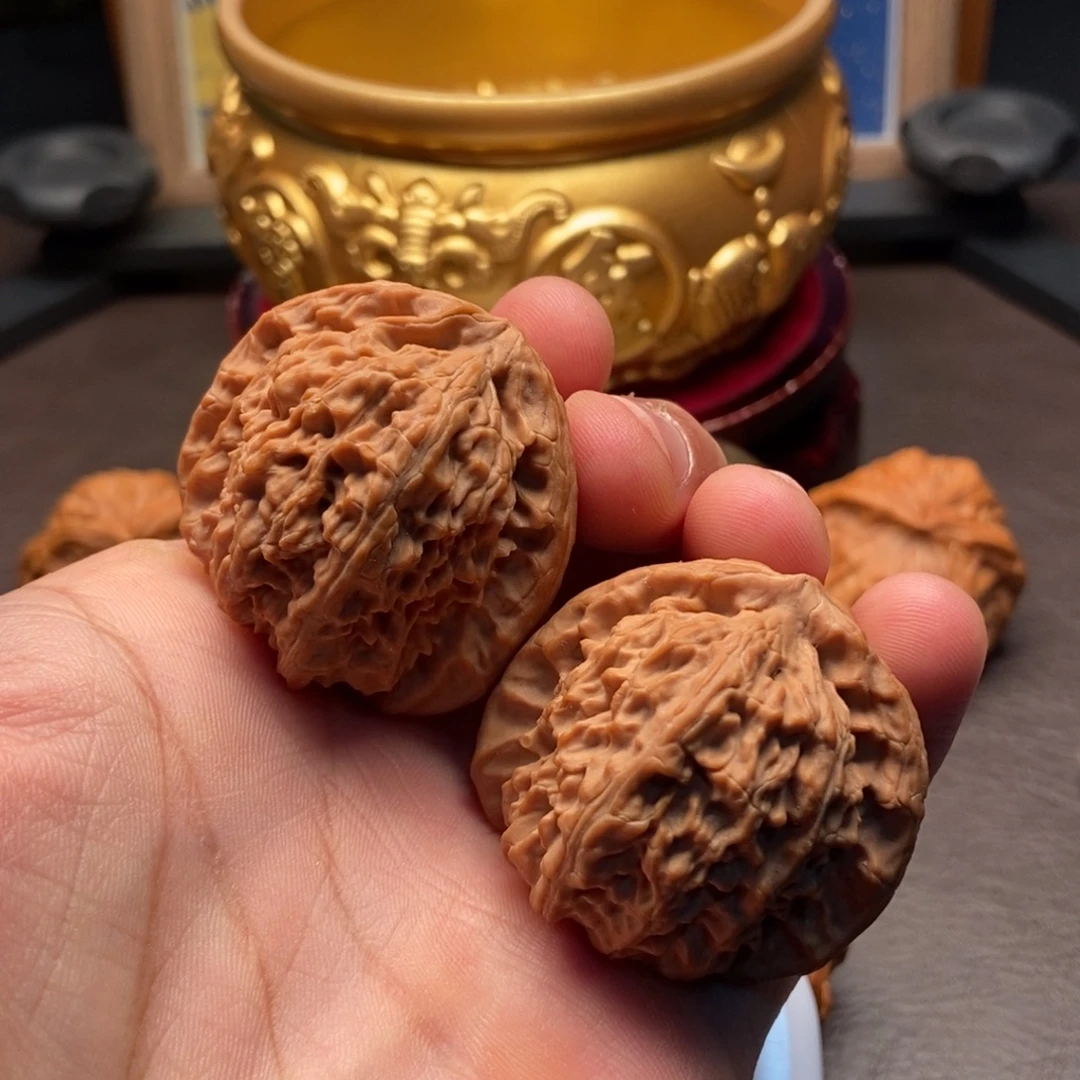 流***星文玩核桃吊坠白狮子