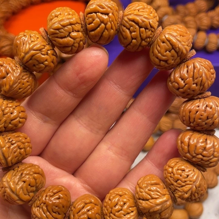 6号链接桃核手串一个