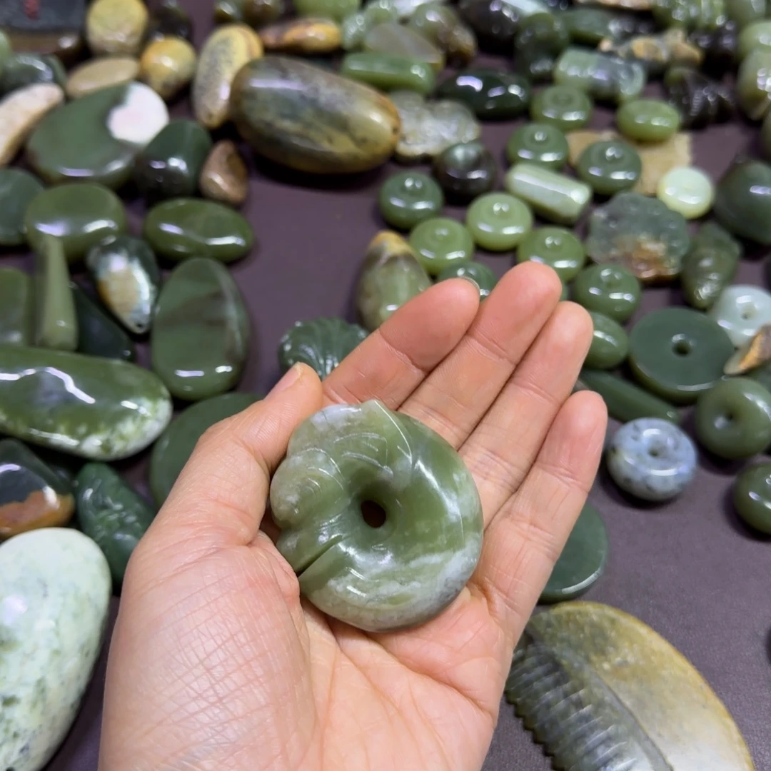 A***家岫岩河磨玉（透闪石质玉）未镶嵌颈饰