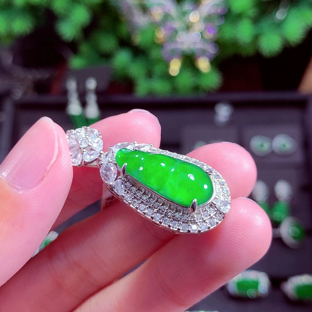 颈饰未镶嵌翡翠天然