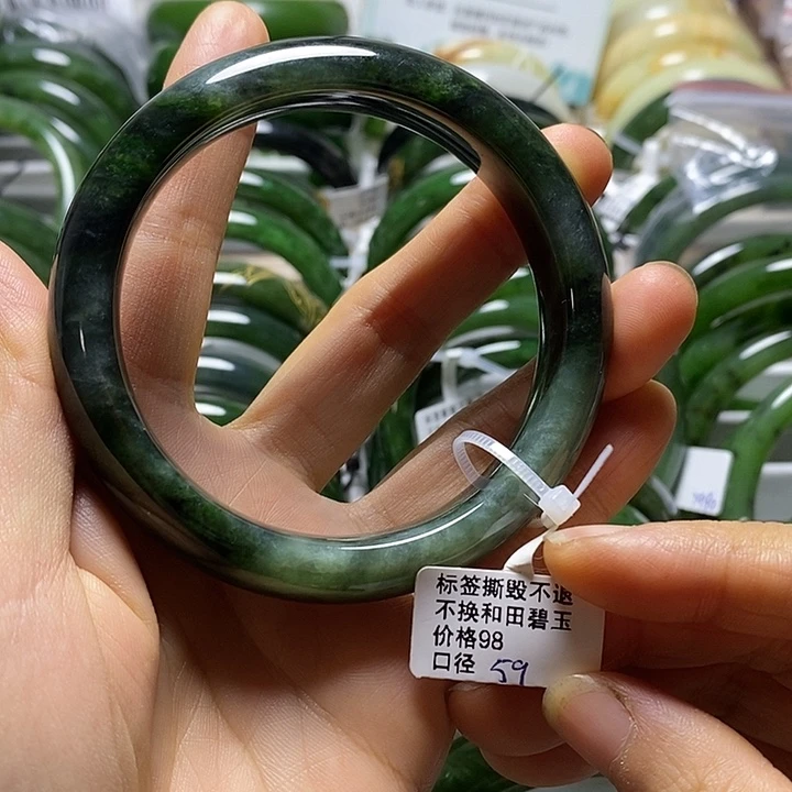 和田玉（碧玉）未镶嵌手镯花绿59微瑕
